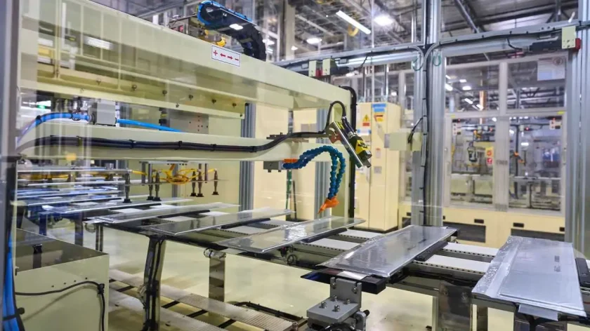 ultium-cells-llc-battery-plant-in-warren-ohio