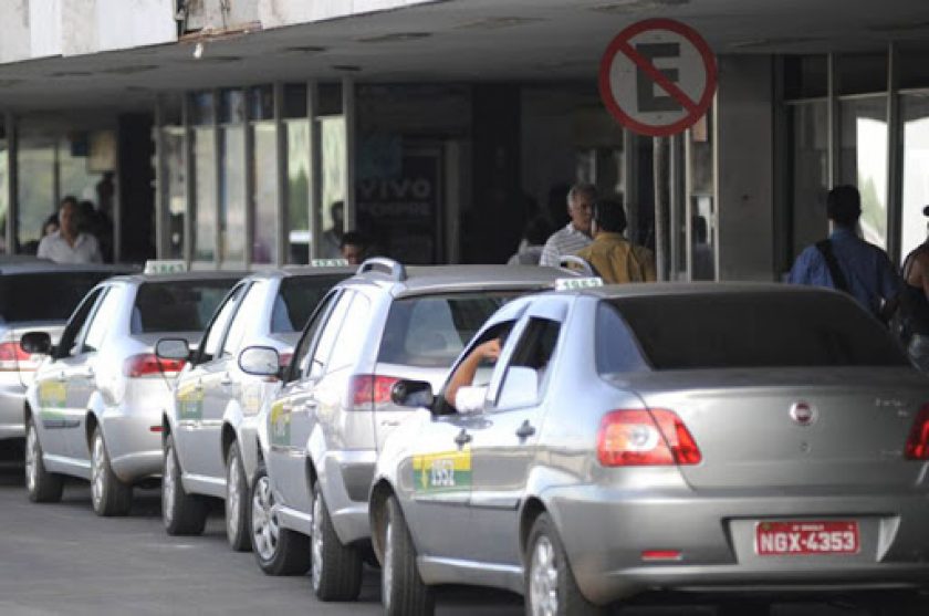 Semob divulga calendário de vistoria de ônibus, taxis e veículos