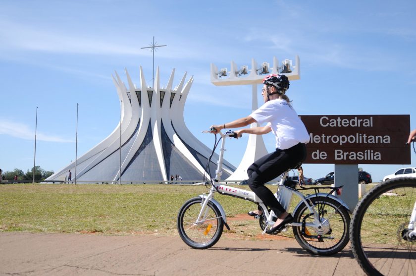 O PL visa estimular o uso de bicicletas, patinetes e veículos similares não-poluentes no DF