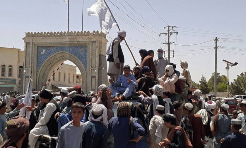 x94795934_TOPSHOTTaliban-fighters-stand-on-a-vehicle-along-the-roadside-in-Kandahar-on-August.jpg.pagespeed.ic.P8ivmN8NbG